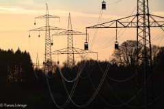 Gittermasten in der Abendsonne