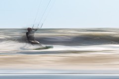 Kitesurfer im Geschwindigkeitsrausch