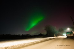 Aurora Borealis im Straßenlicht