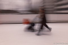 Schnellen Schrittes durch die "Betonwüste"