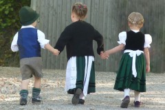 Kinder in Tracht